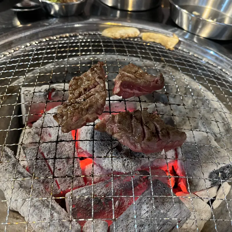 노릇노릇 익어가는 갈비살