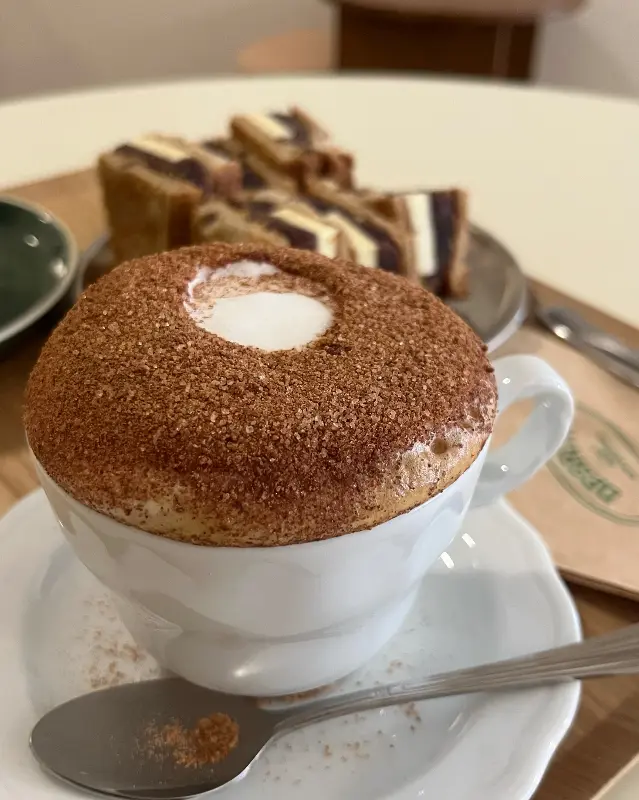 앙버터 토스트와 음료