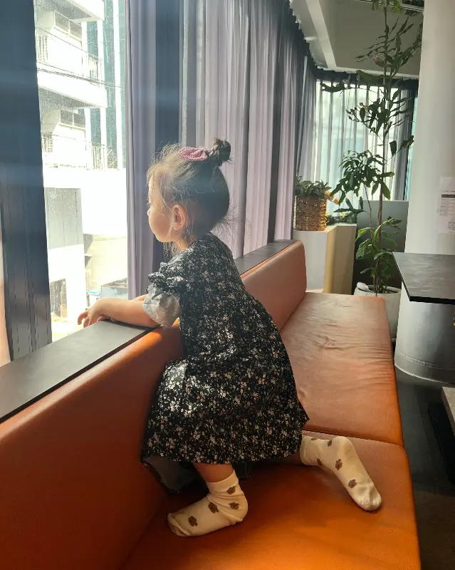 창밖을 바라보며 식사할 수 있는 좌석