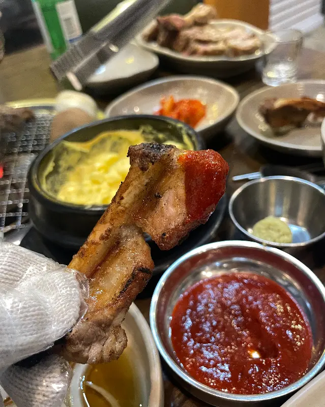 다양한 소스에 찍어 먹는 쪽갈비