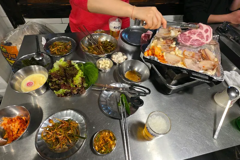 나릿집 삼겹살 한 상 차림