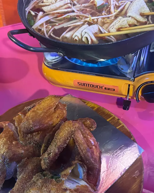 닭떡볶이와 옛날통닭의 조화