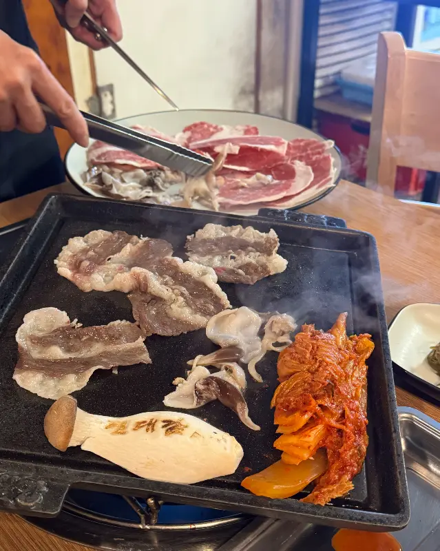 구워먹는 차돌 삼합