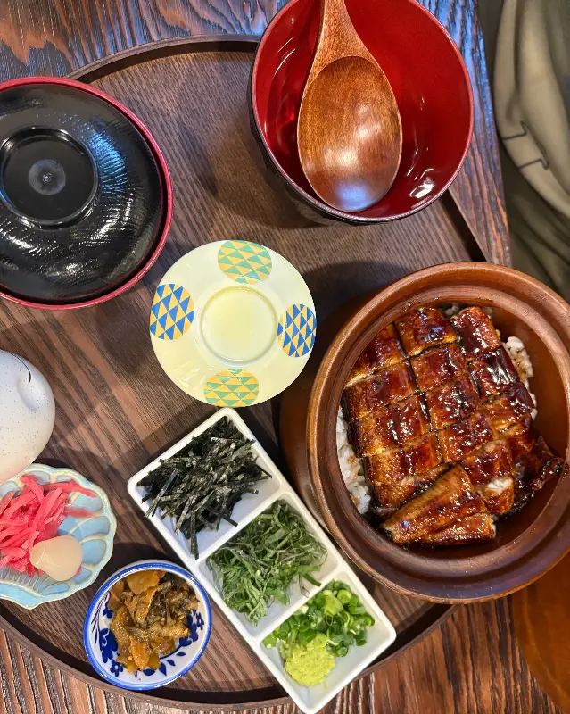 정갈한 곁들임 반찬들