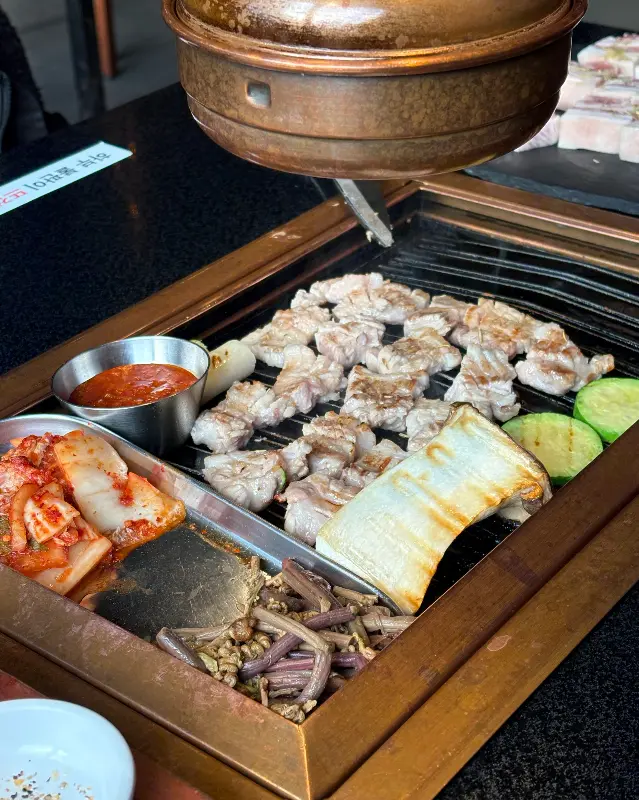 꽃사슴 LA갈비 굽는 모습