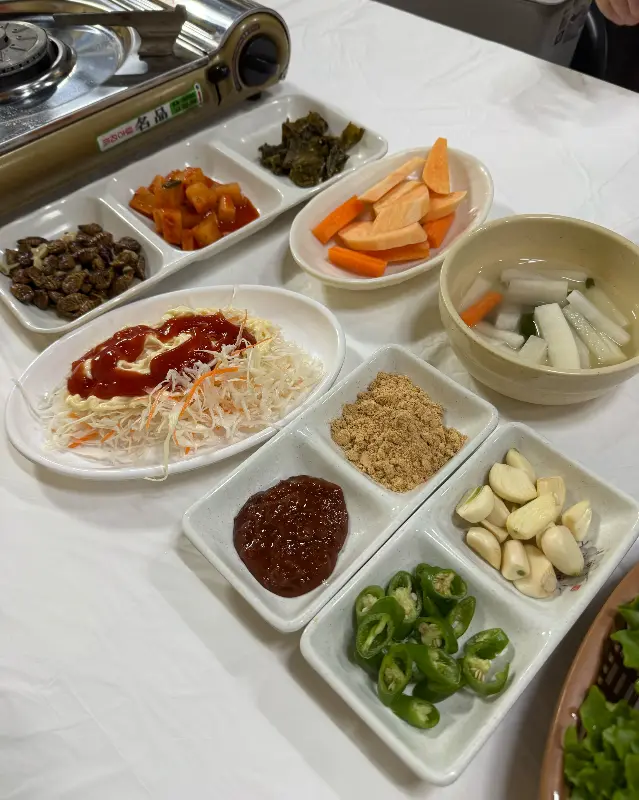 다양한 밑반찬 클로즈업