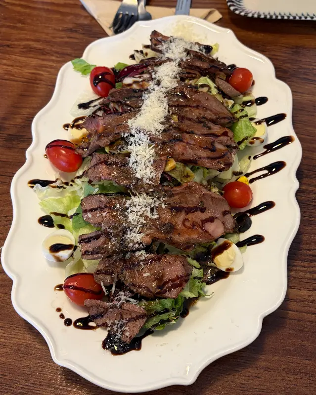 수비드 스테이크 샐러드