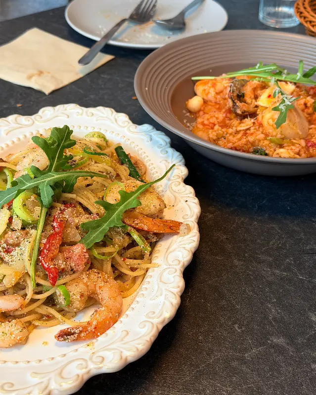 탱글탱글한 면발과 신선한 해산물이 어우러진 파스타