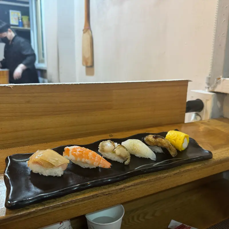 신선한 횟감이 올려진 초밥