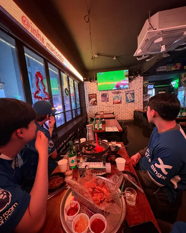 활기 넘치는 매장 분위기