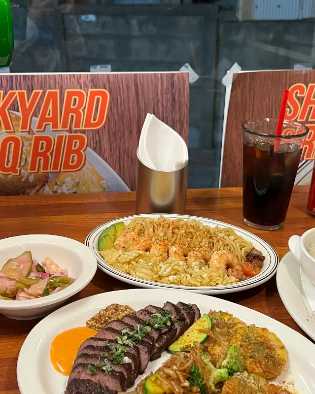 스테이크와 쉬림프 파스타