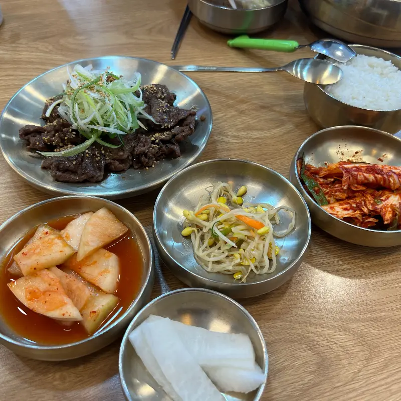 바싹 불고기와 반찬