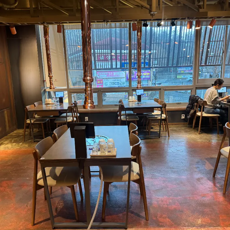 넓고 쾌적한 매장 내부