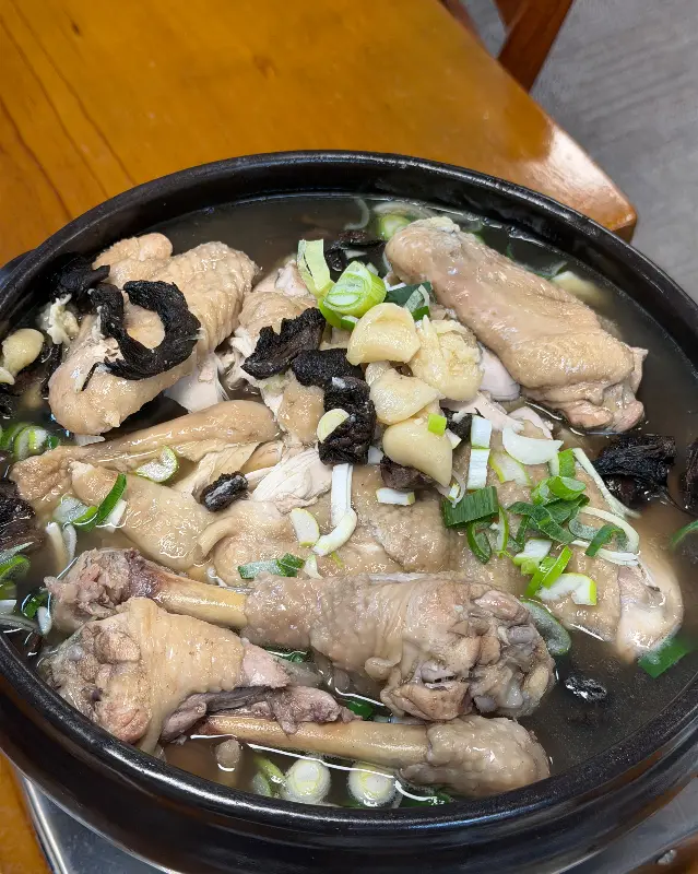 능이버섯이 들어간 백숙