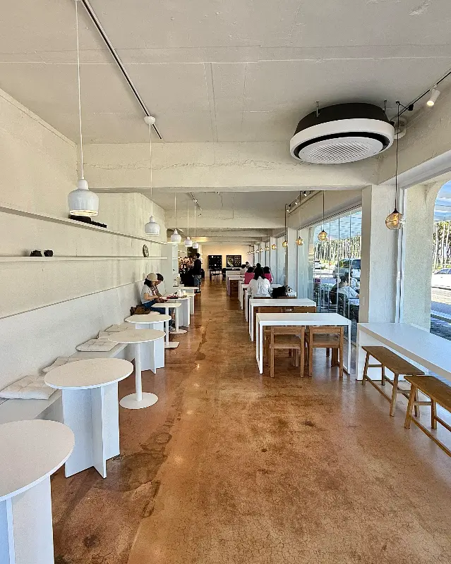 에센시아 내부 전경