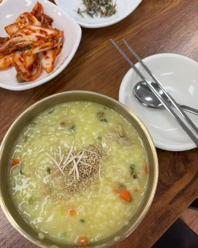 정갈하게 차려진 밑반찬