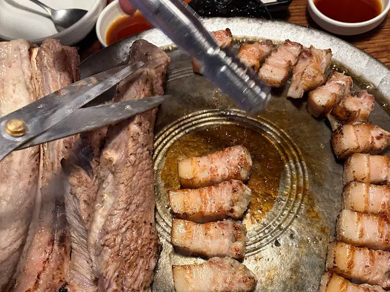 구워지고 있는 삼겹살