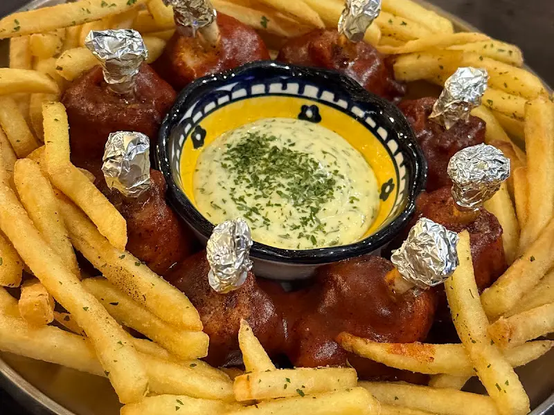 치킨 롤리팝과 감자튀김