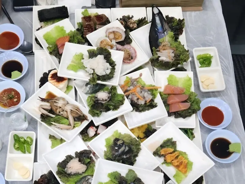 한 상 가득 차려진 스끼다시의 향연