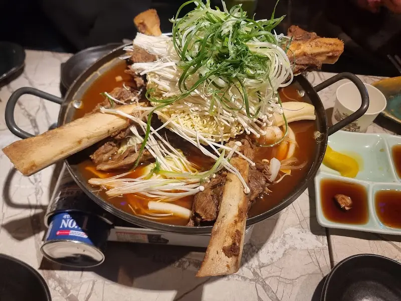 갈비국수의 푸짐한 비주얼