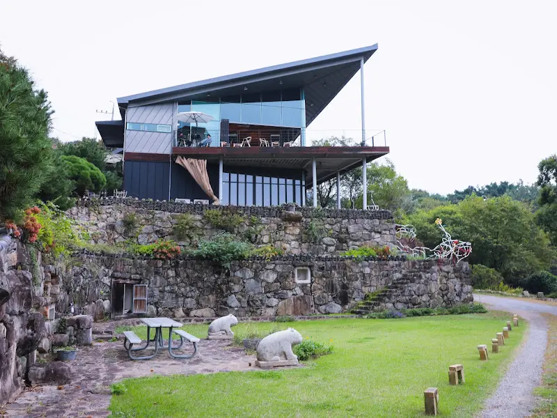 카페에서 바라본 바깥 풍경