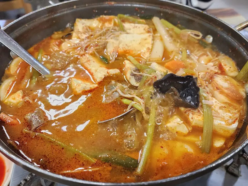 두부전골 푸짐한 재료