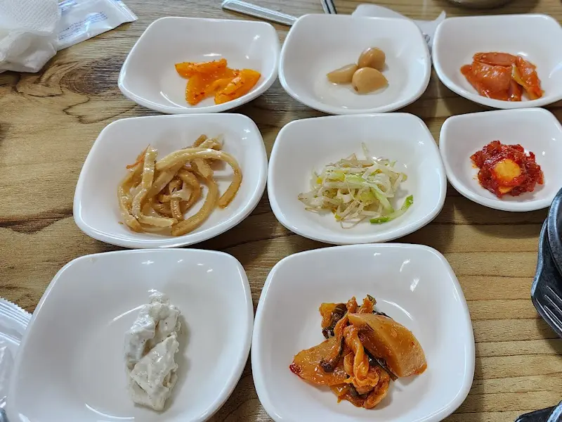 정갈한 8가지 반찬