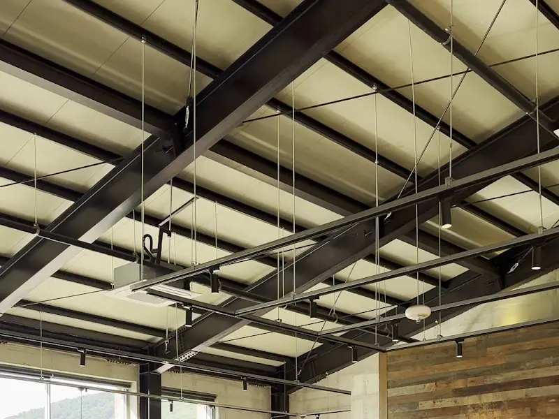 카페 내부 천장