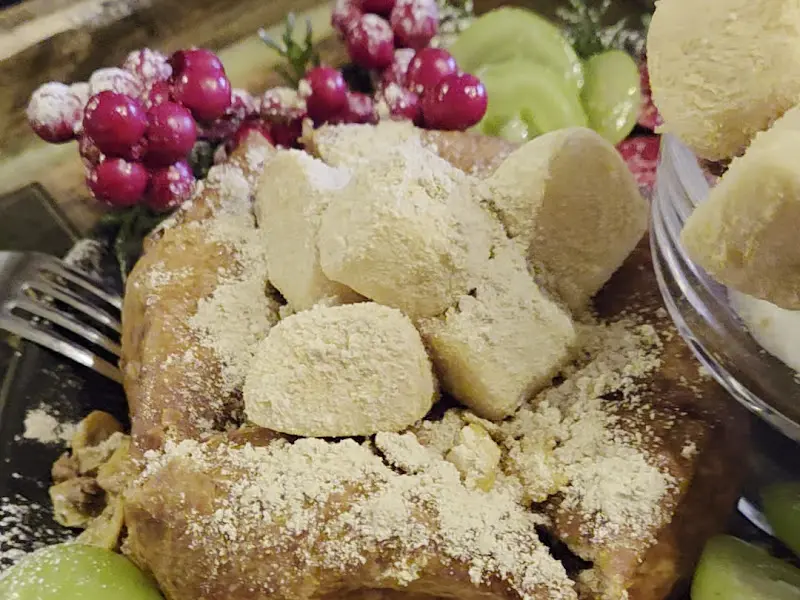 정성스럽게 플레이팅된 여름빵