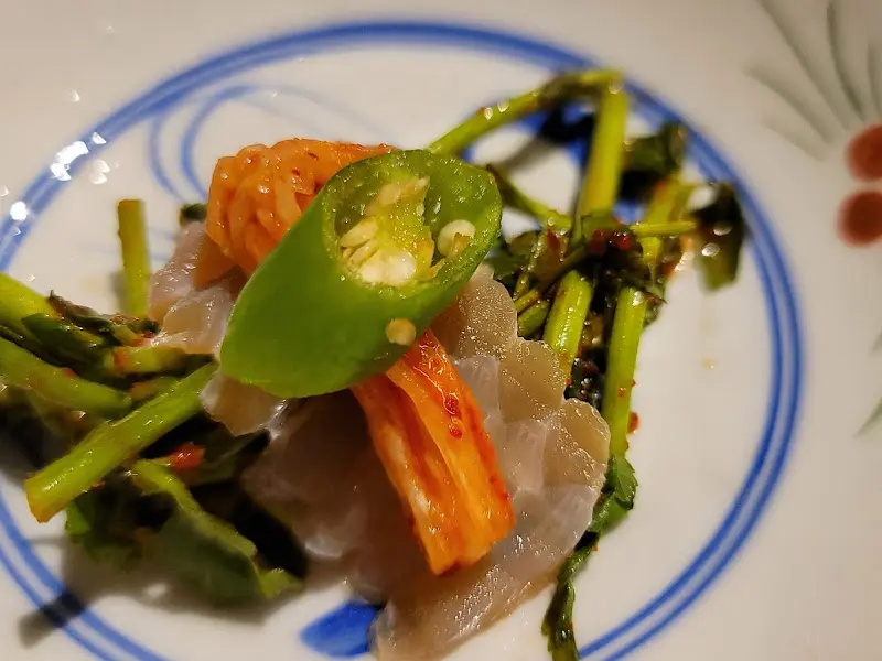 홍어, 묵은지, 채소의 삼합