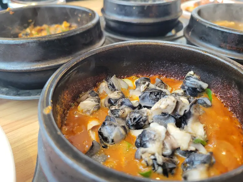 뚝배기에 담겨 나오는 우렁이 쌈장