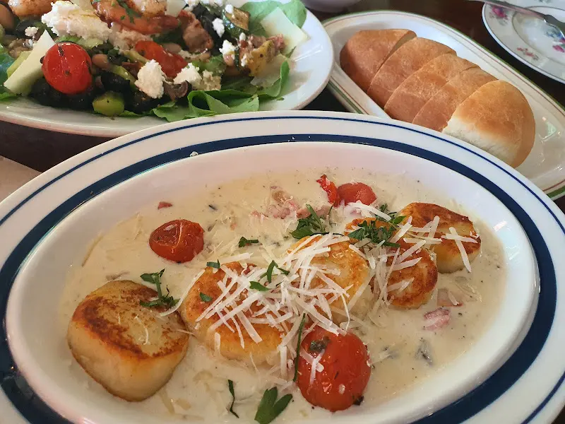 관자 샐러드와 빵