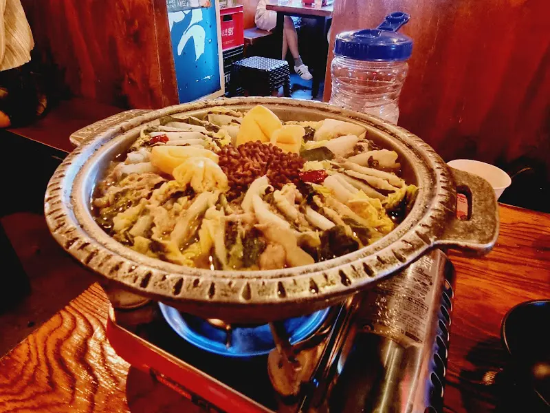 보글보글 끓는 밀푀유 나베의 모습