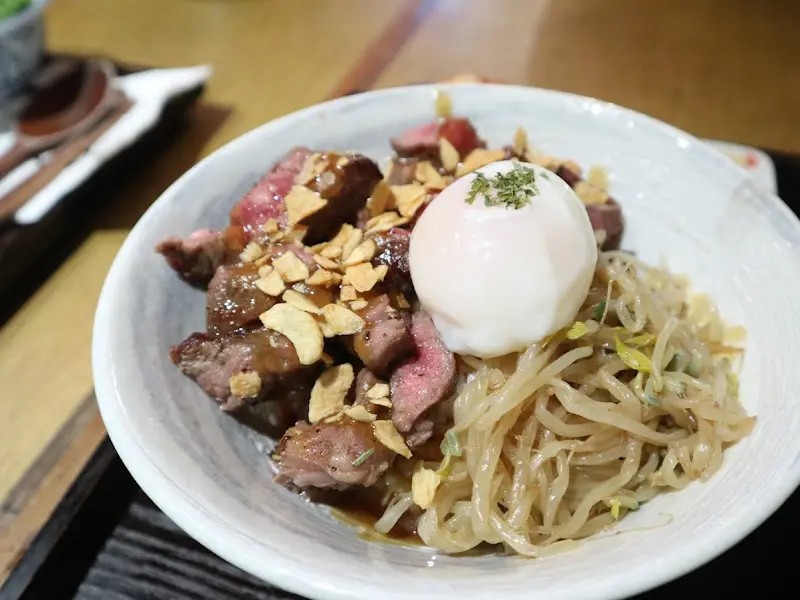 스테이키동 비주얼