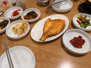 설악의 기운 품은, 양양 감나무식당에서 맛보는 황태국밥 맛집의 깊은 위로