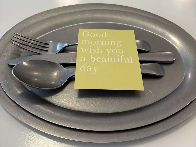 깔끔하게 준비된 식기