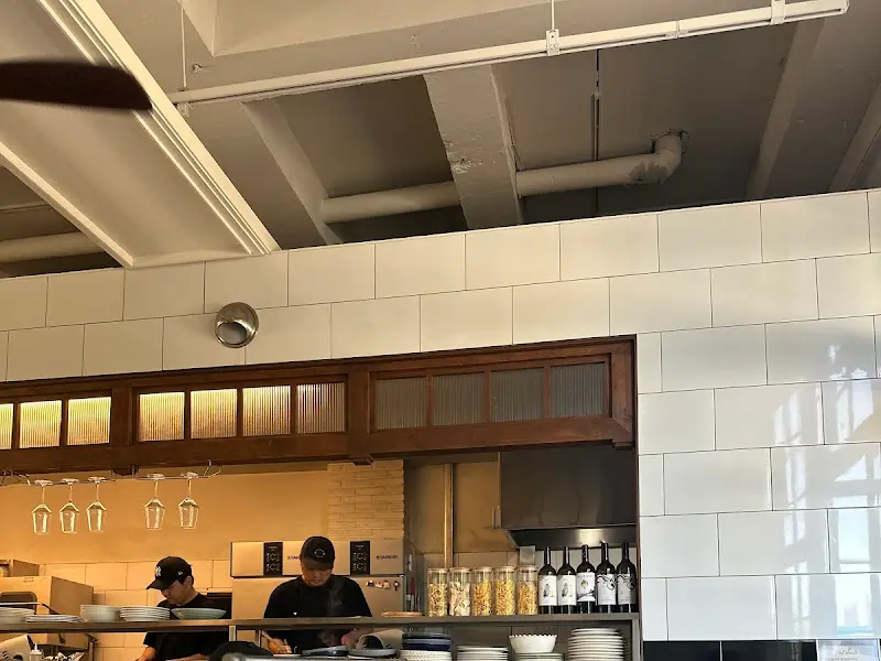 요리하는 모습을 직접 볼 수 있는 오픈 키친