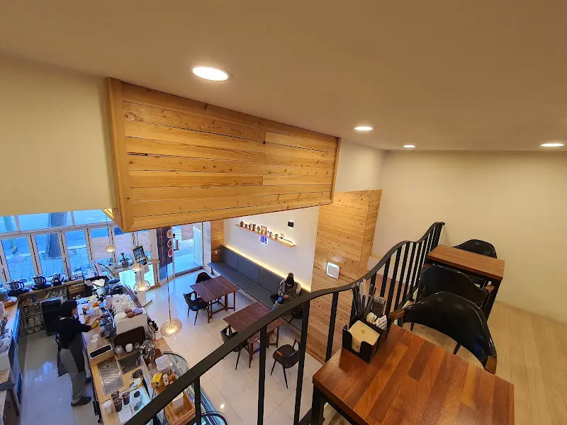 카페 내부 전경