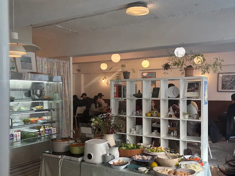 다양한 브런치 메뉴가 준비된 무화과 식당 내부