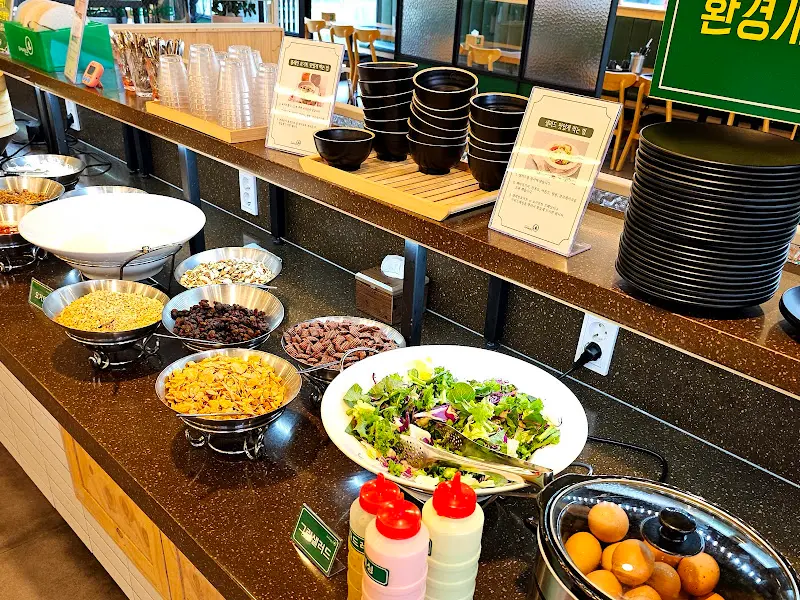 샐러드바 음식 코너