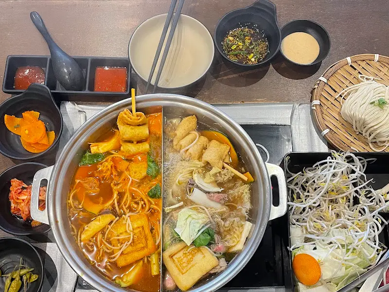 유유샤브의 반반 육수