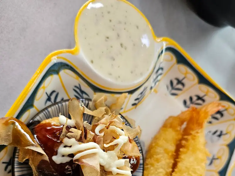 새우튀김과 타코야끼를 찍어먹을 수 있는 소스