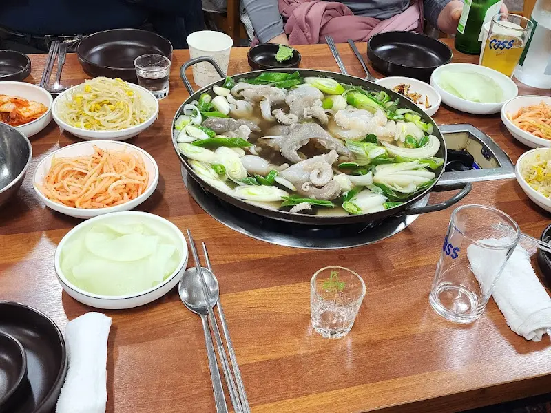 푸짐한 쭈꾸미 샤브샤브 한 상 차림