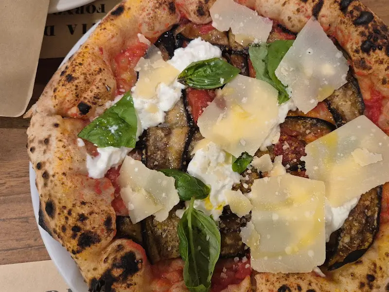 클래시카 피자 근접샷