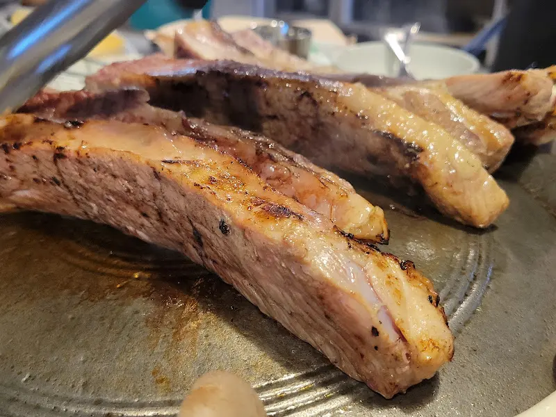 노릇하게 구워진 우대갈비