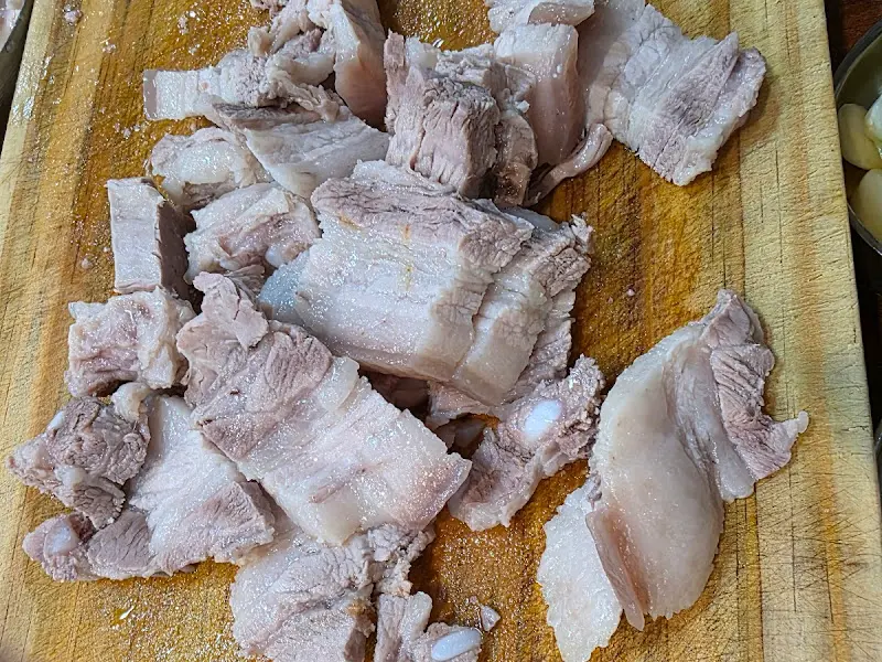 먹기 좋게 썰린 돔베고기