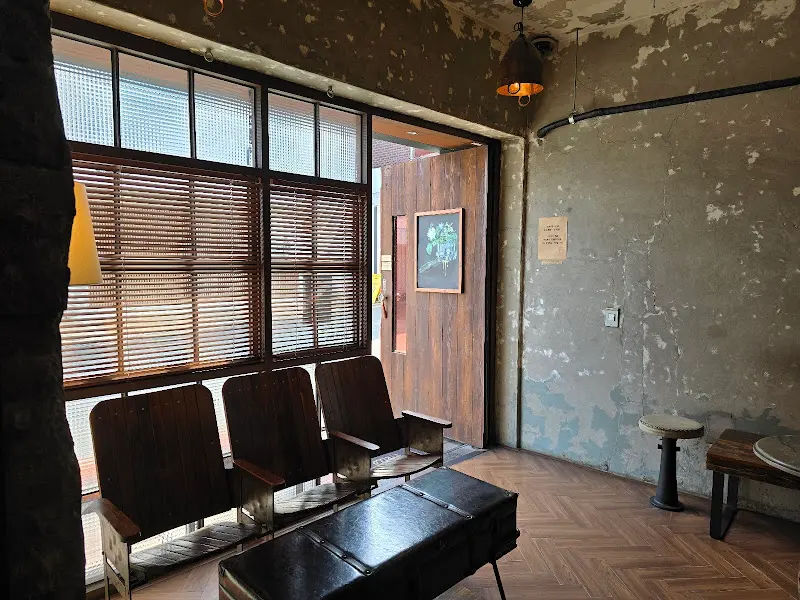 커피플라자 창가 좌석