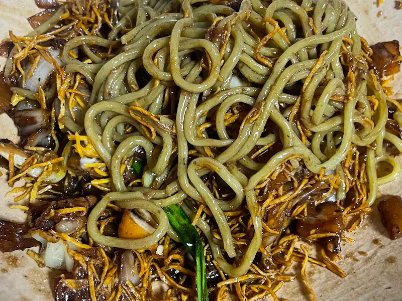 고구마 튀김이 짜장 소스와 어우러진 짜장면