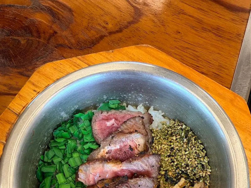 갈비가 올려진 솥밥