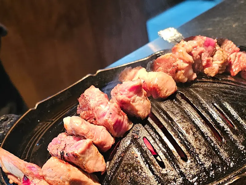 숯불 위에서 맛있게 익어가는 양갈비